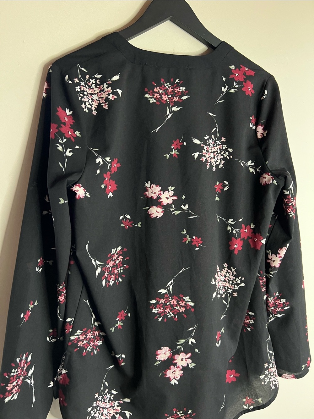 Black Tape Black Floral V-Neck Blouse Medium Long Sleeve Sheer Career Top - Picture 8 of 8